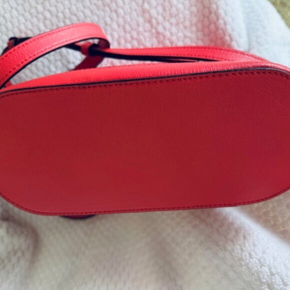 ✨ Kate Spade Dome Crossbody in Stoplight Red - EUC ✨ - Picture 6 of 7